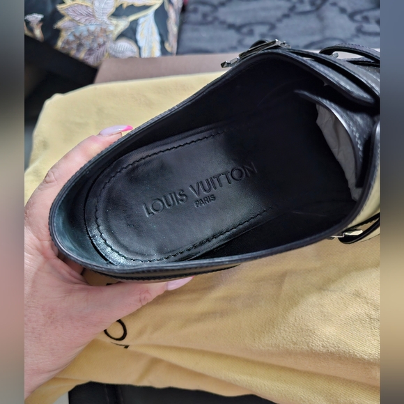 Louis Vuitton Mens Black LV Logo Equinox Shoes Derby Size: 8.5